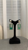گوشواره آویز مستطیلی سبز نقرهای مات | رنگ ثابت